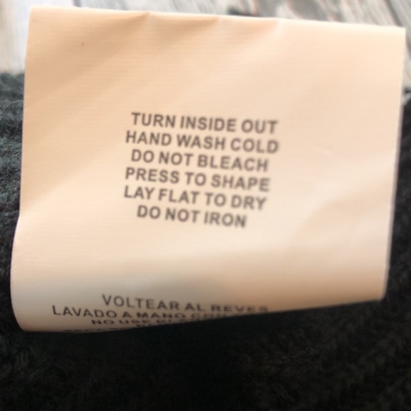 Coco + Jaimeson Destructed Sweater NWOT Medium - Picture 10 of 10